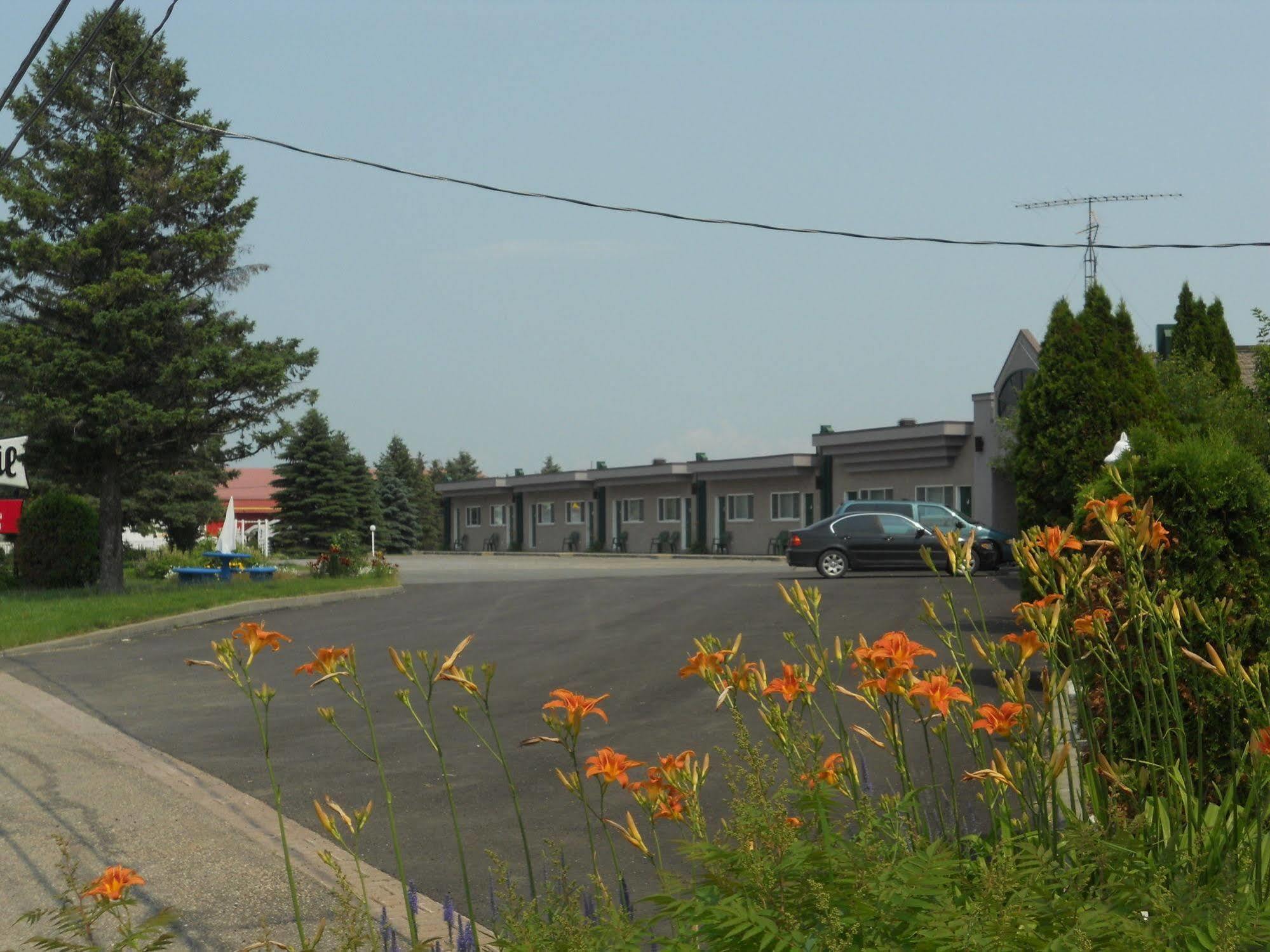诺曼底汽车旅馆 Louiseville 外观 照片
